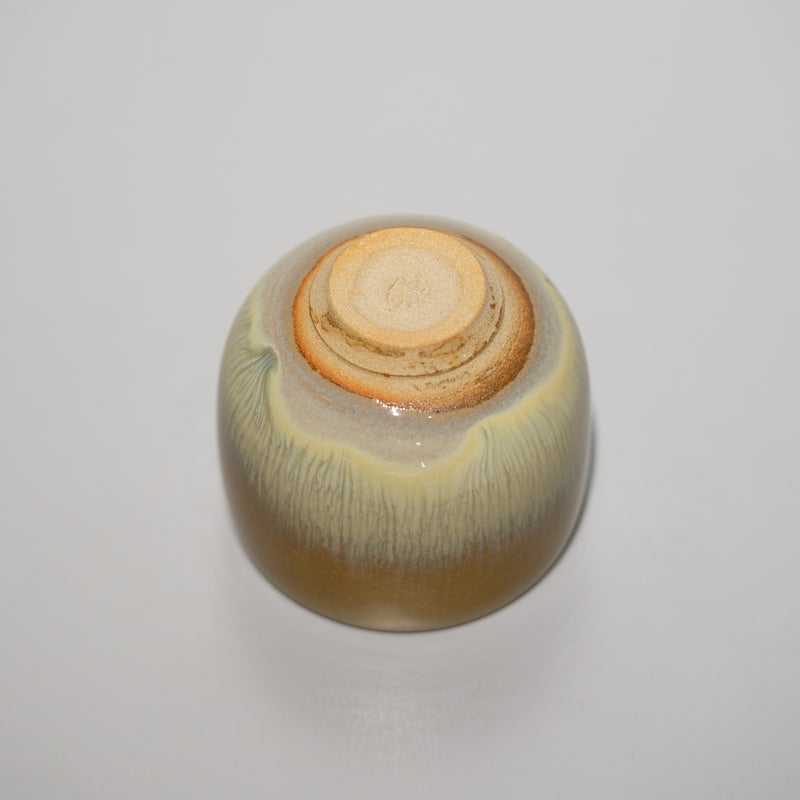 <tc>Takao Tahara / Greenish White Glaze Sake Cup</tc>