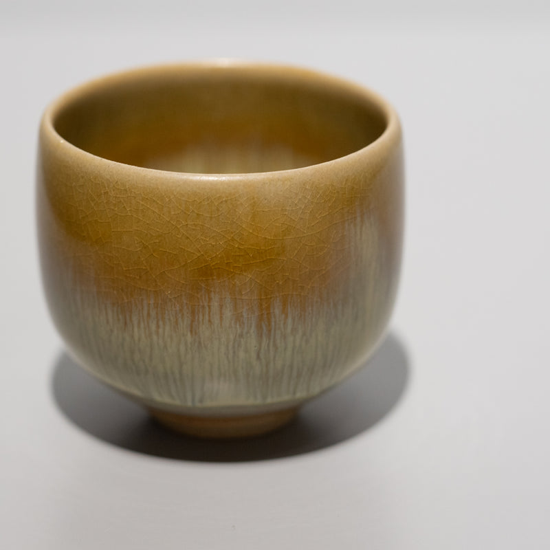 <tc>Takao Tahara / Greenish White Glaze Sake Cup</tc>