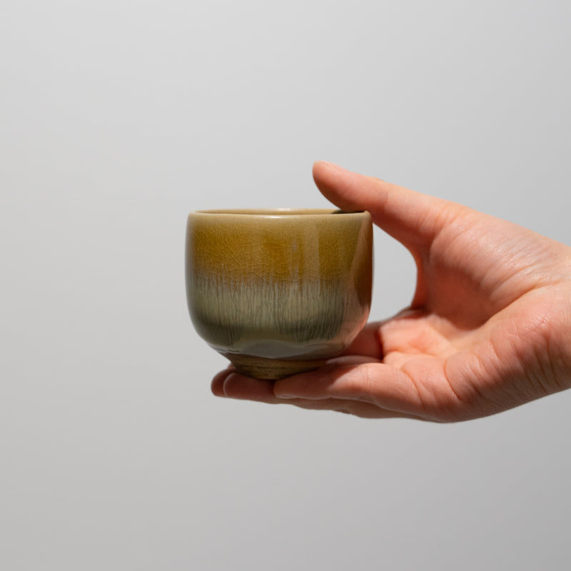 <tc>Takao Tahara / Greenish White Glaze Sake Cup</tc>