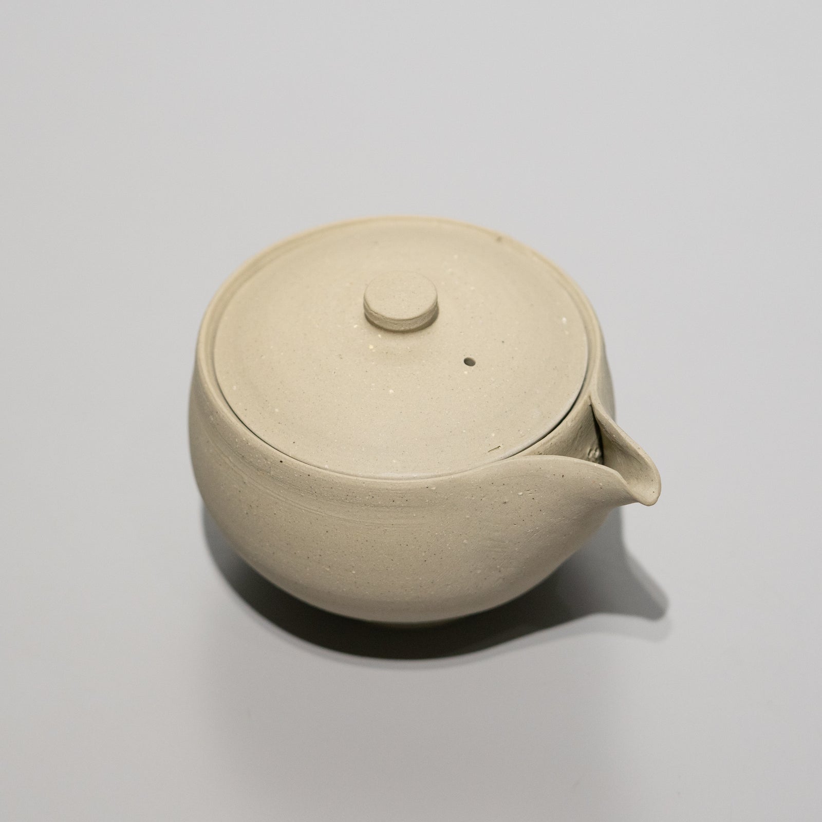 森本仁 / 白花 宝瓶（一点物） – HULS GALLERY TOKYO | 現代工芸ギャラリー