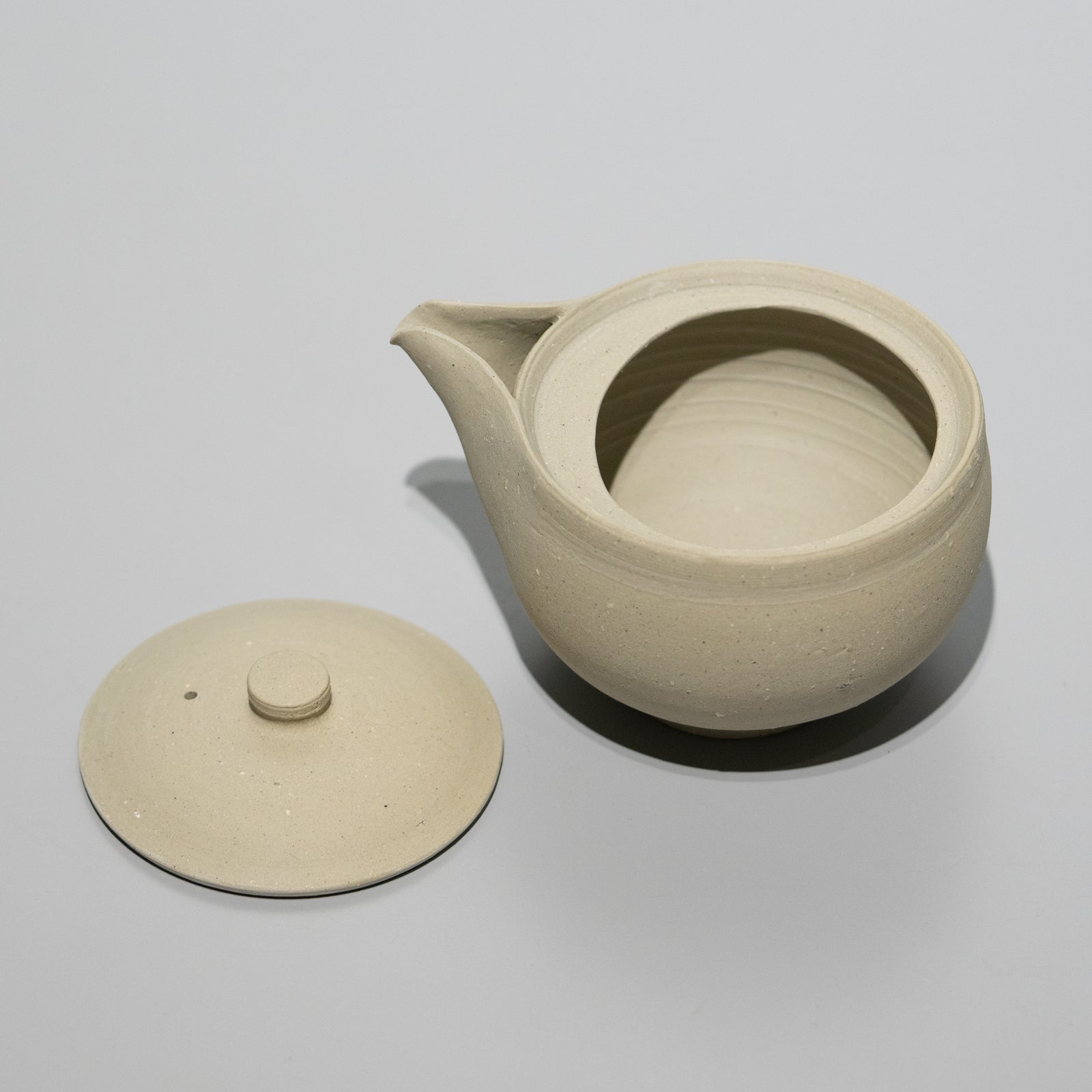 森本仁 / 白花 宝瓶（一点物） – HULS GALLERY TOKYO | 現代工芸ギャラリー