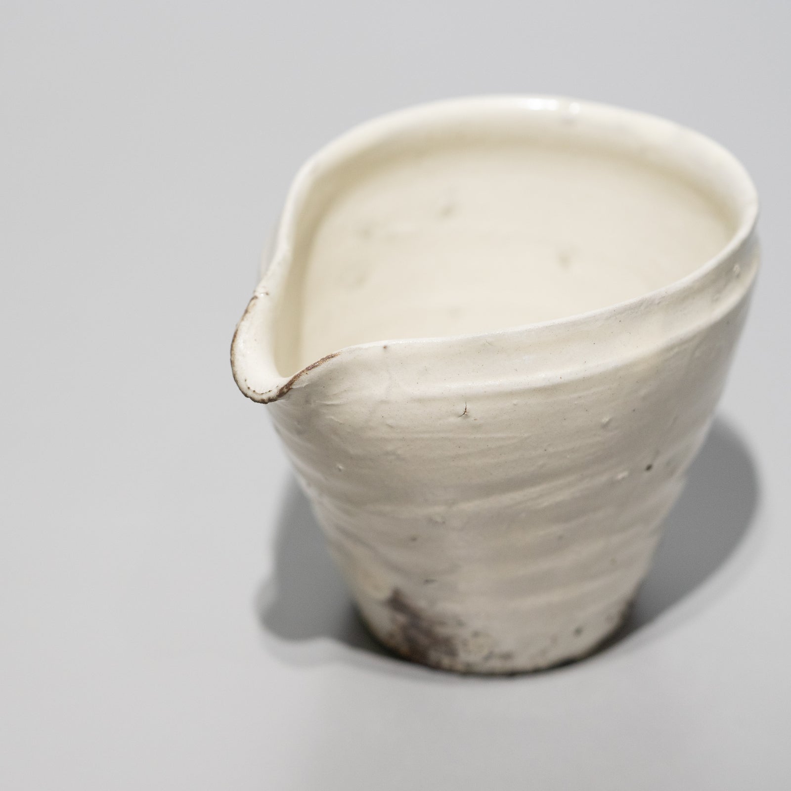 辻村塊 / 粉引片口（一点物） – HULS GALLERY TOKYO | 現代工芸