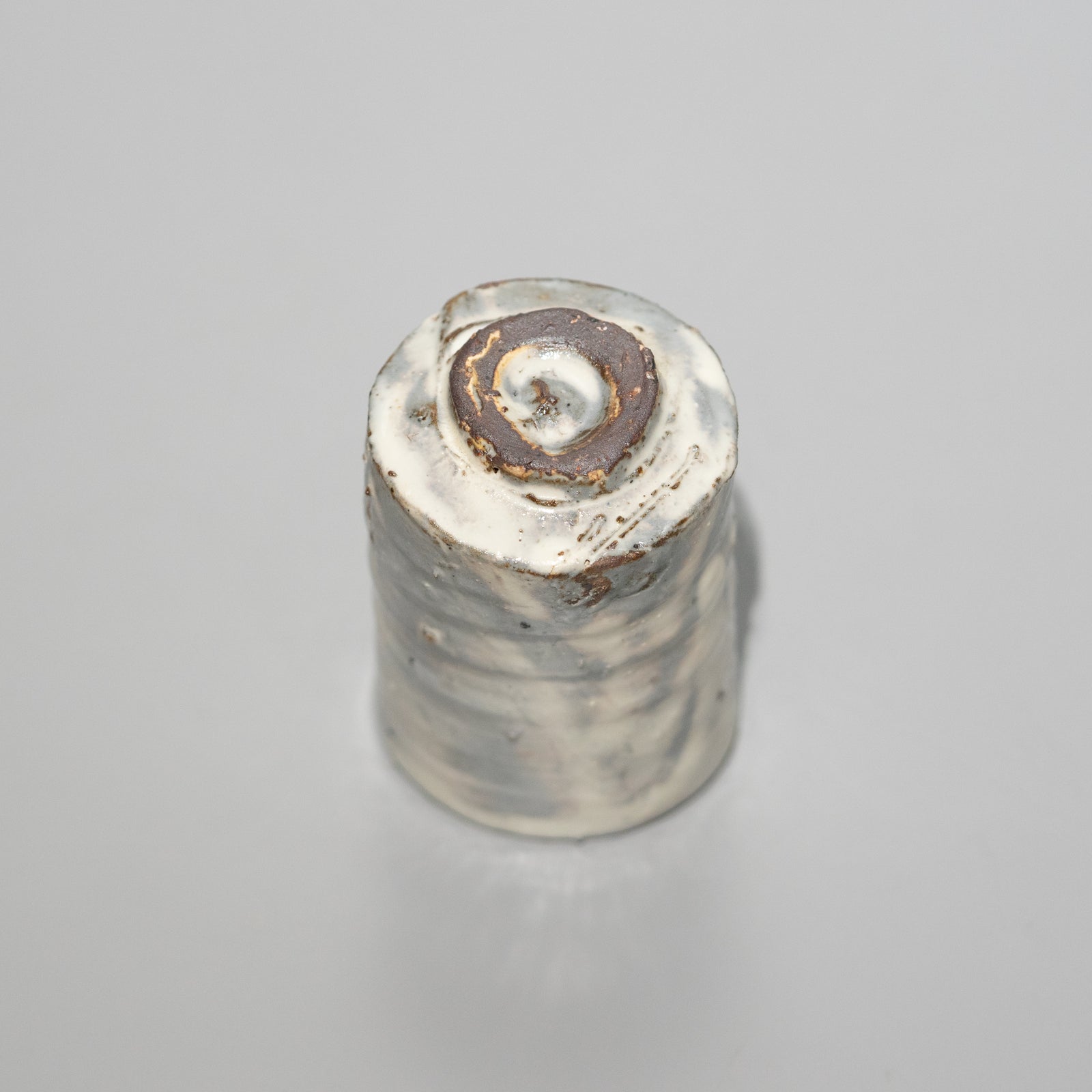 辻村塊 / 粉引ぐい呑（一点物） – HULS GALLERY TOKYO | 現代工芸