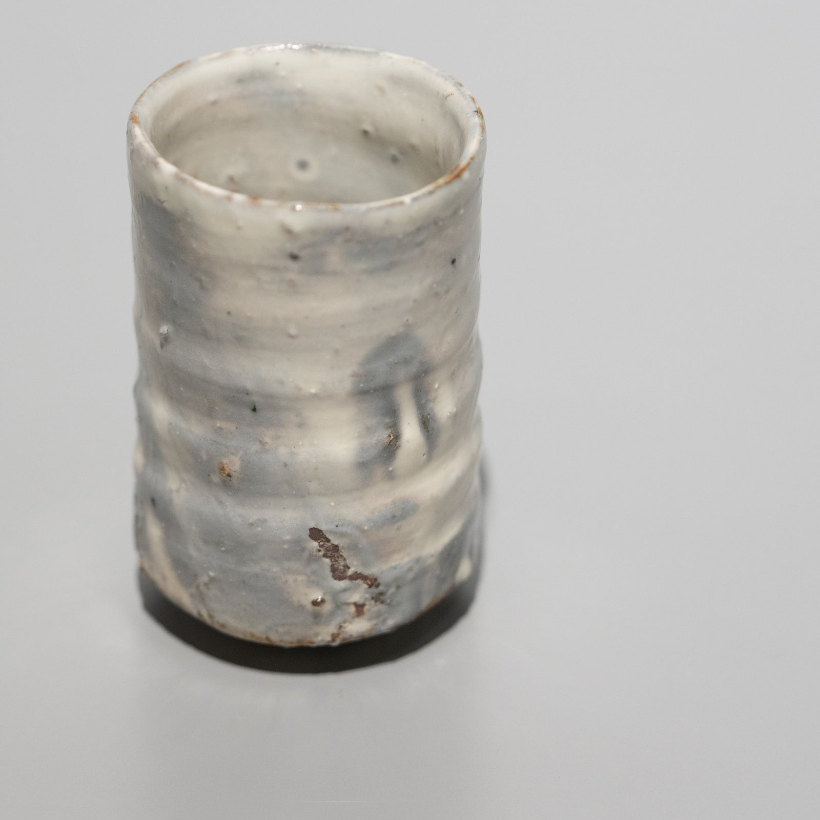 辻村塊 / 粉引ぐい呑（一点物） – HULS GALLERY TOKYO | 現代工芸