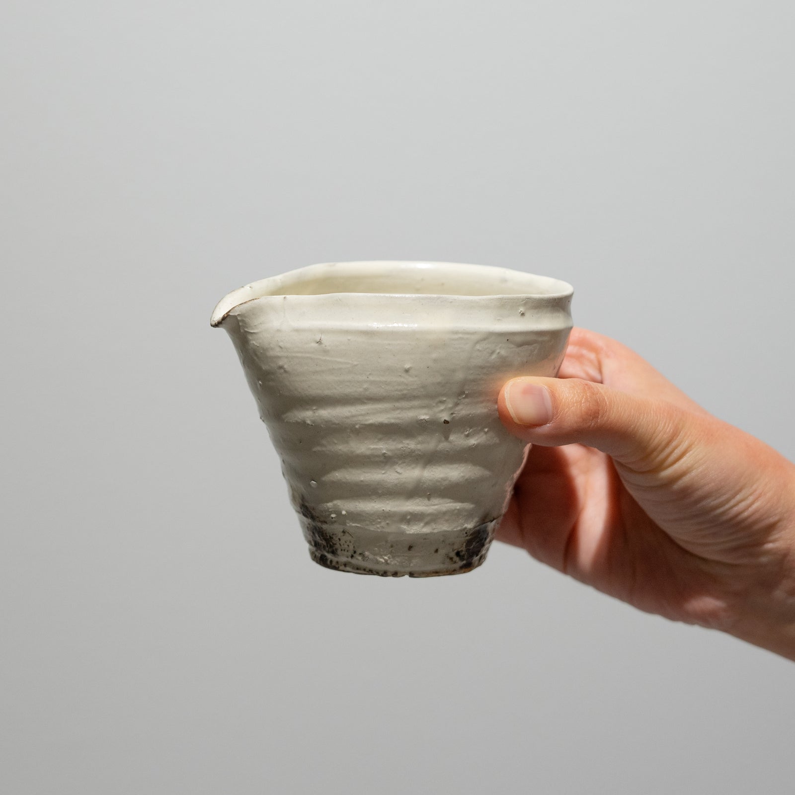 辻村塊 / 粉引片口（一点物） – HULS GALLERY TOKYO | 現代工芸ギャラリー