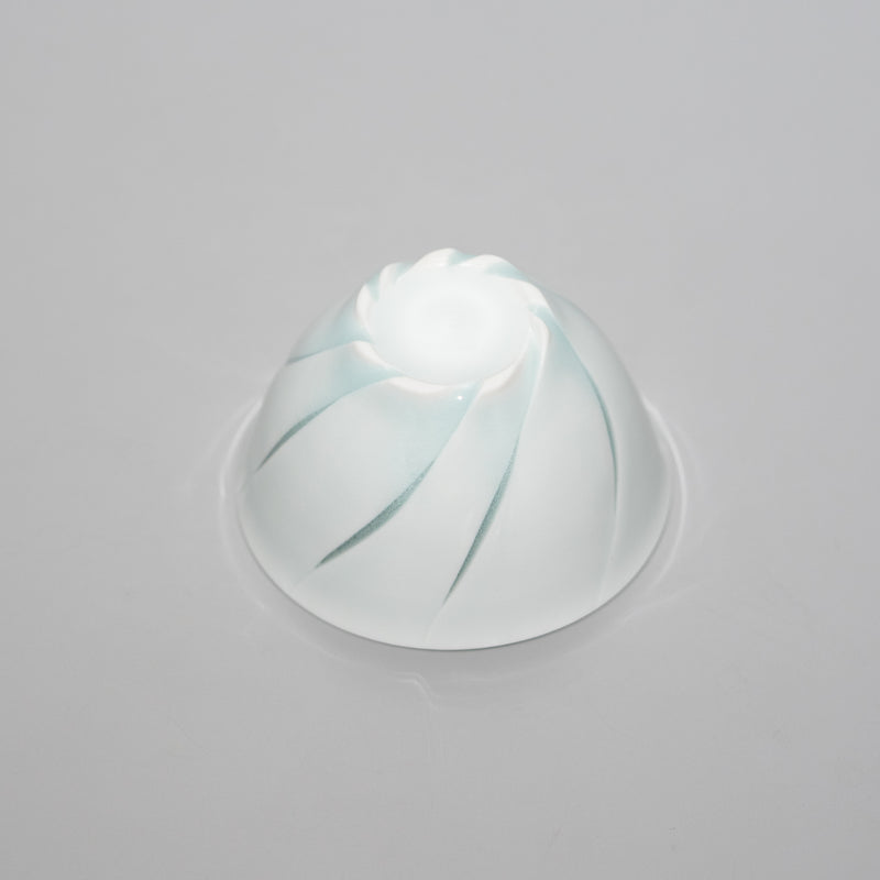 <tc>Hiroshi Taruta / Tea Cup - Dressed in the Light</tc>