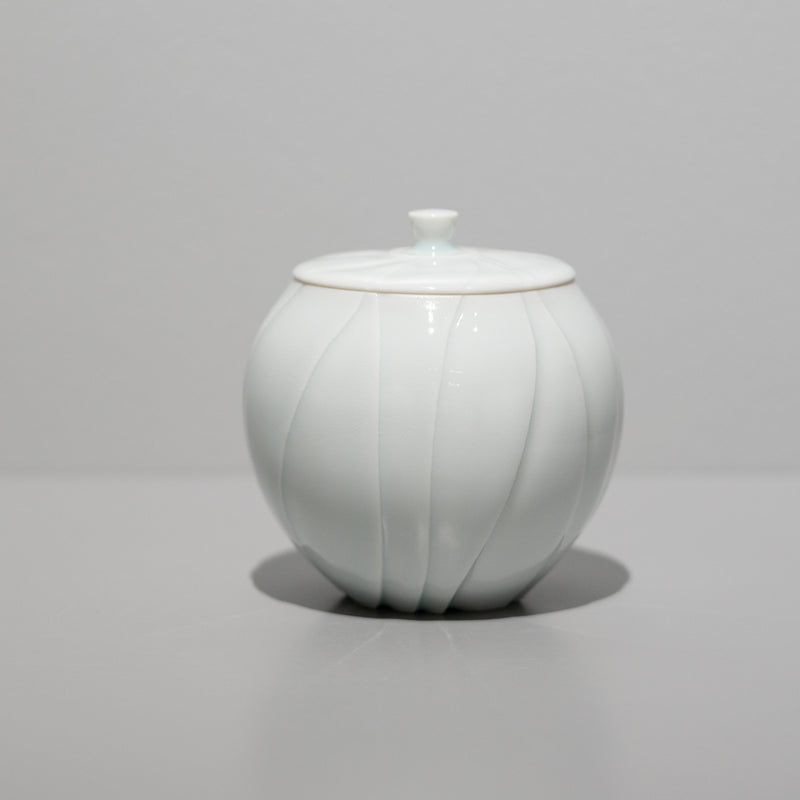 <tc>Hiroshi Taruta / Swayed Carving Container</tc>