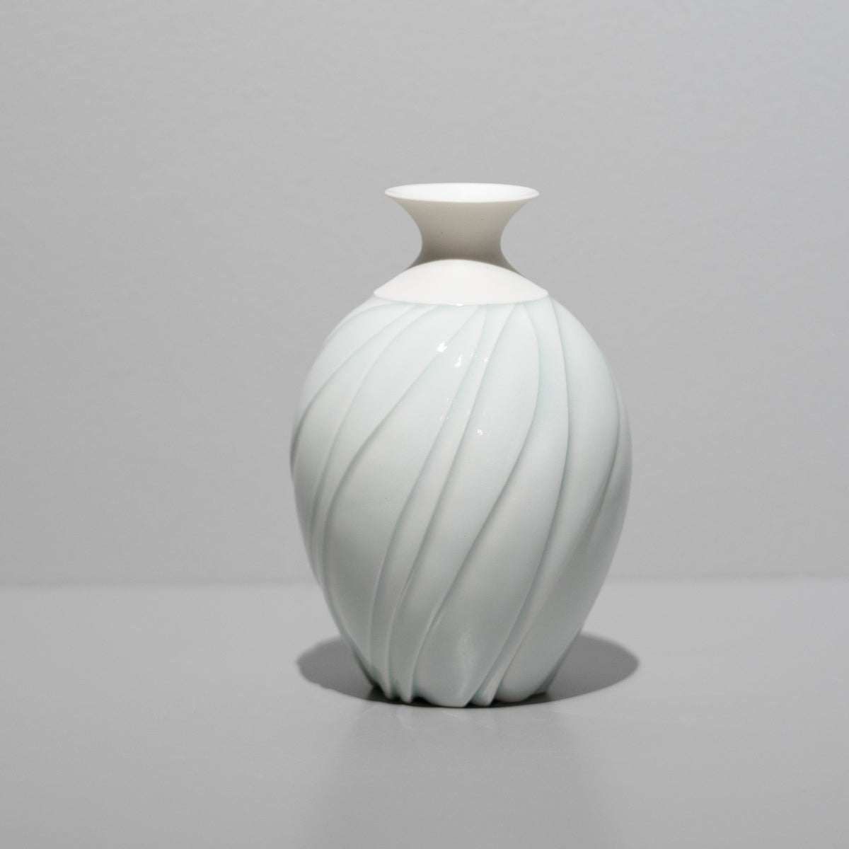 手作り陶器の花瓶 ― 暖かみあるアーストーン 1984 Annika Kihlman/アニカ・キールマン】お花の陶板 水色《Jie