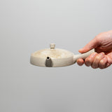 <tc>Seiji Ito / White Flat Teapot (M) with Oyster Shell Powder</tc>