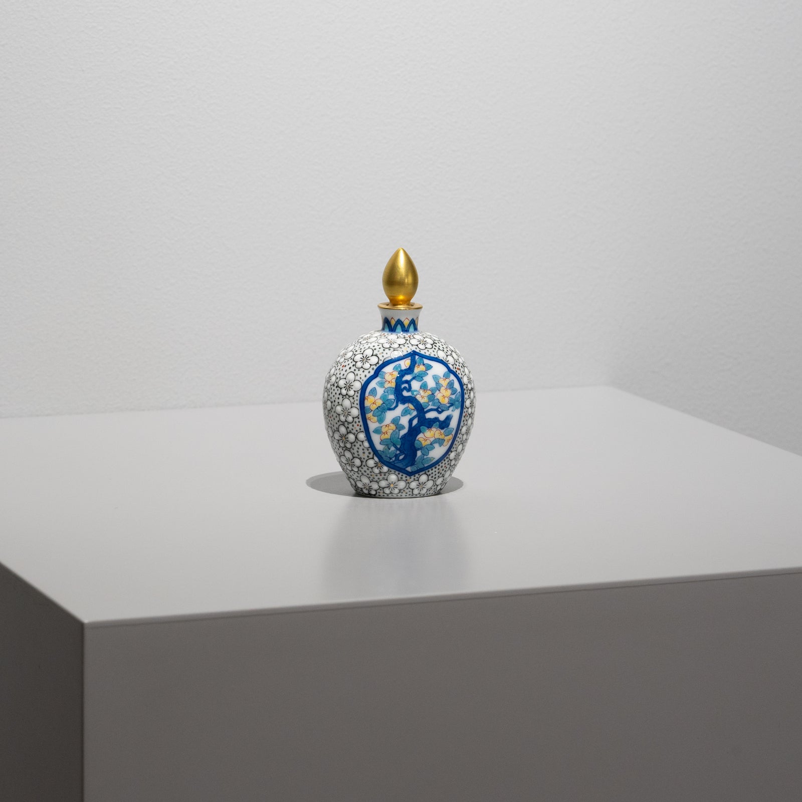 梅詰桜橘文 香水瓶 – HULS GALLERY TOKYO | 現代工芸ギャラリー