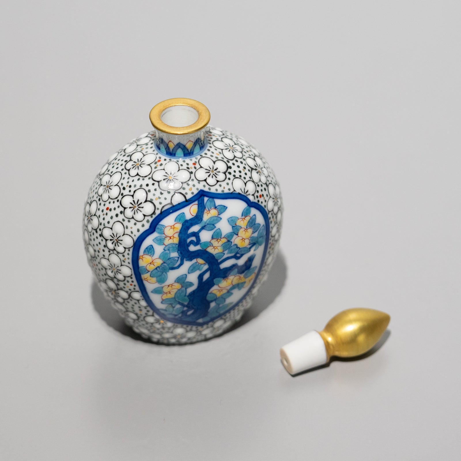 梅詰桜橘文 香水瓶 – HULS GALLERY TOKYO | 現代工芸ギャラリー