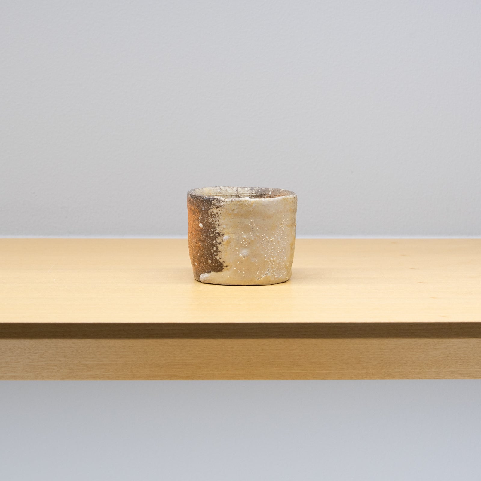 谷穹 信楽 湯呑み ぐい呑み 筒型 谷穹 / 信楽 盃（一点物） – HULS GALLERY TOKYO | 現代工芸