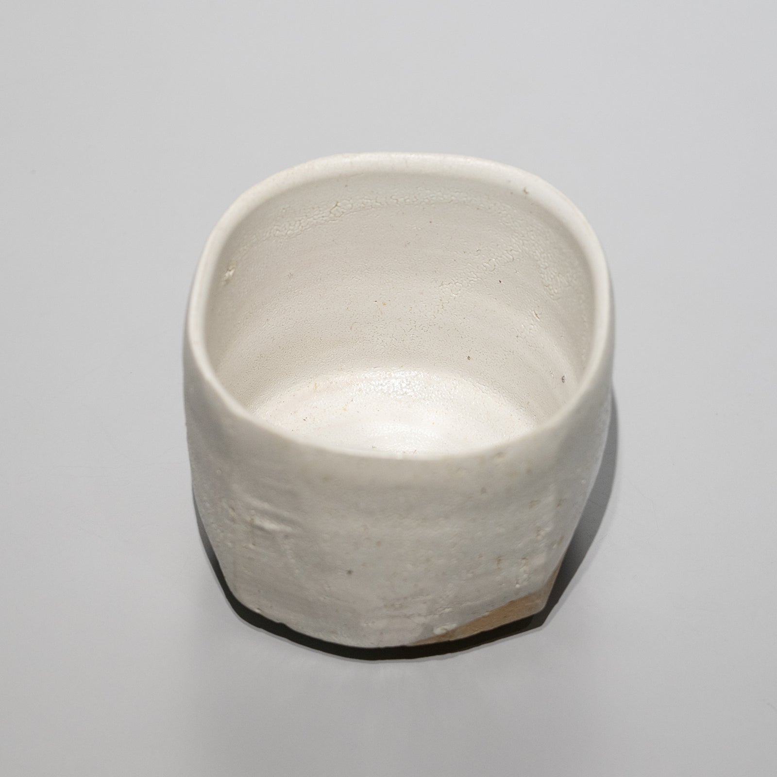 安永頼山 / 白唐津四方茶碗（一点物） – HULS GALLERY TOKYO