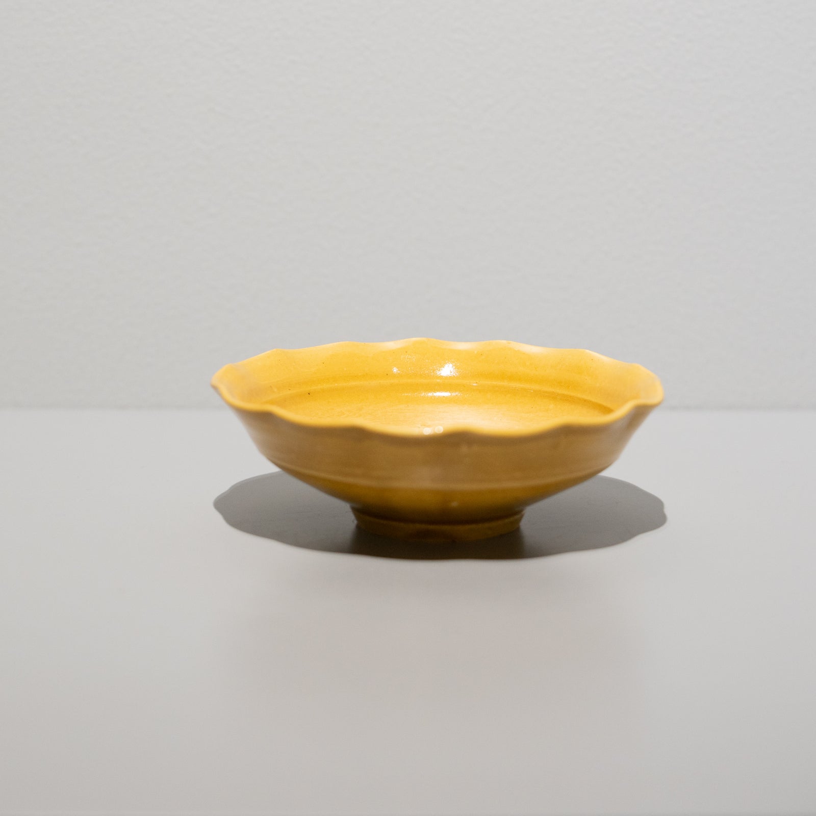 中里太亀 / 黄釉輪花皿 – HULS GALLERY TOKYO | 現代工芸ギャラリー