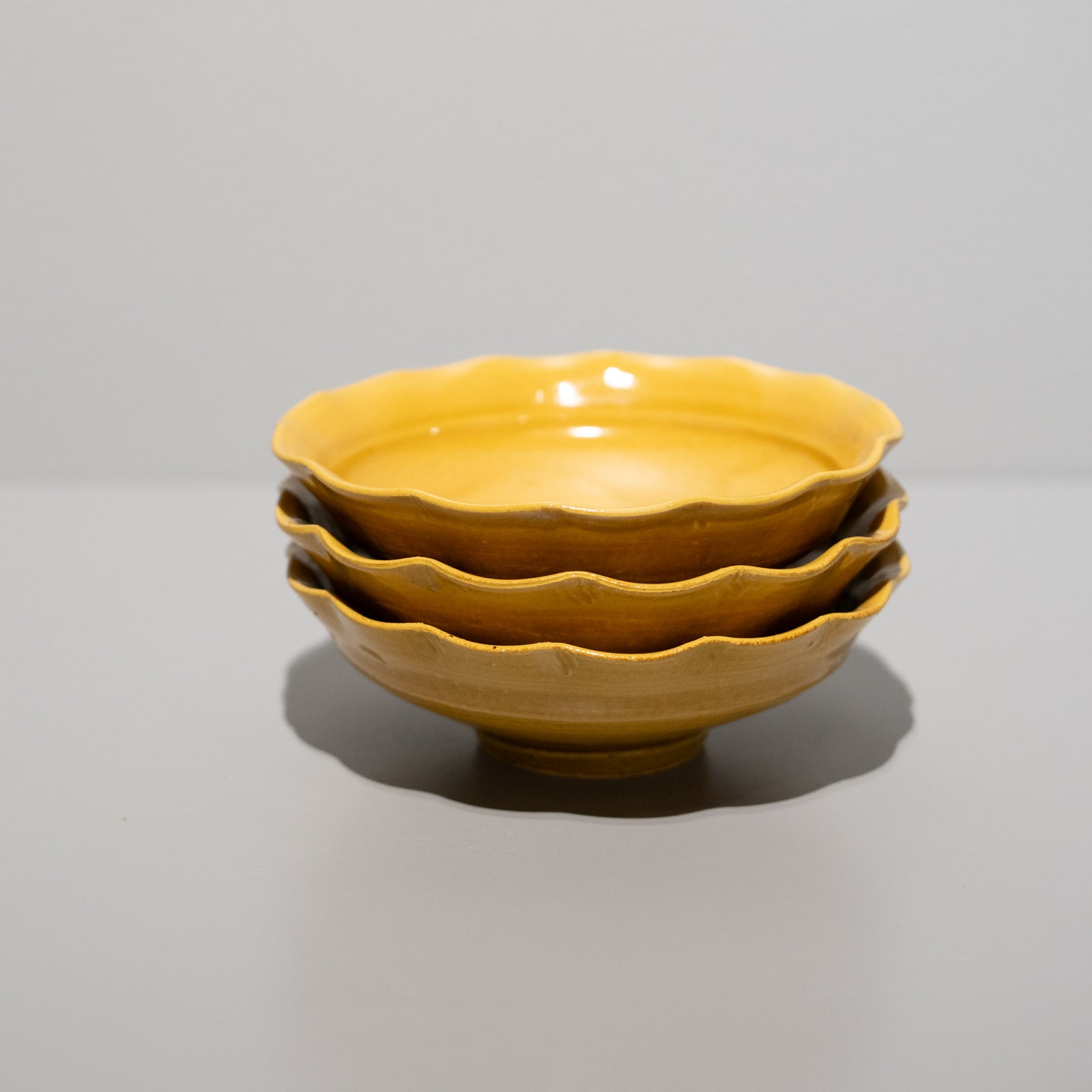 中里太亀 / 黄釉輪花皿 – HULS GALLERY TOKYO | 現代工芸ギャラリー