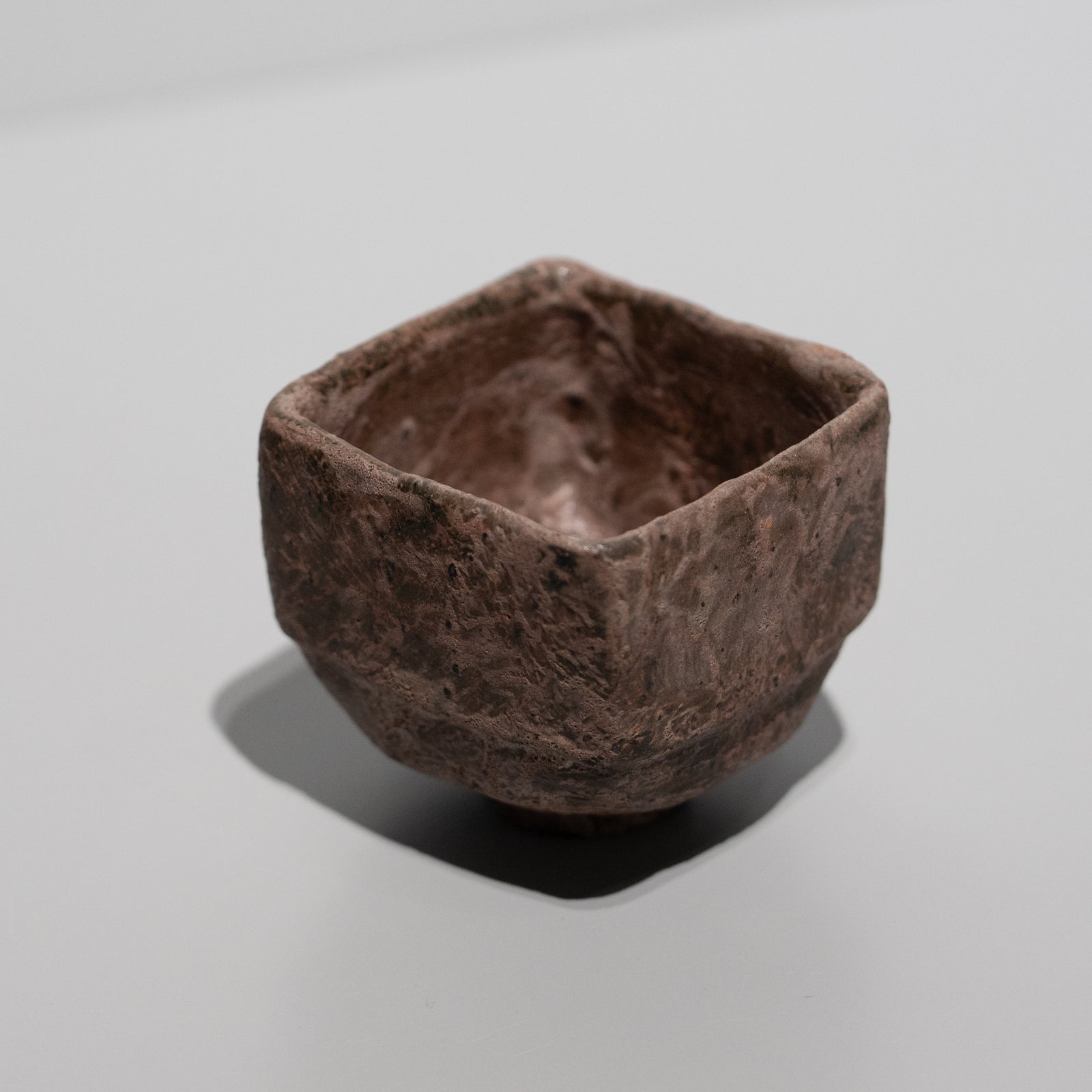 柳下季器 / 今焼黒ぐい呑（一点物） – HULS GALLERY TOKYO | 現代工芸