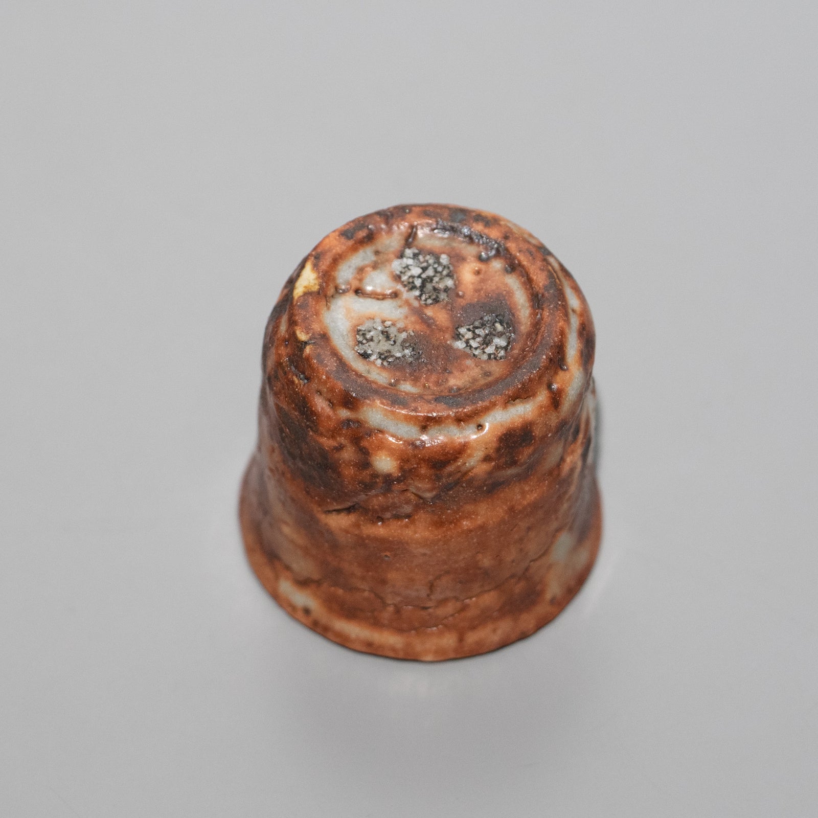 山口真人 / 鼠志野ぐい呑(一点物) – HULS GALLERY TOKYO | 現代工芸 山口真人 / 鼠志野ぐい呑(一点物) – HULS GALLERY TOKYO | 現代工芸