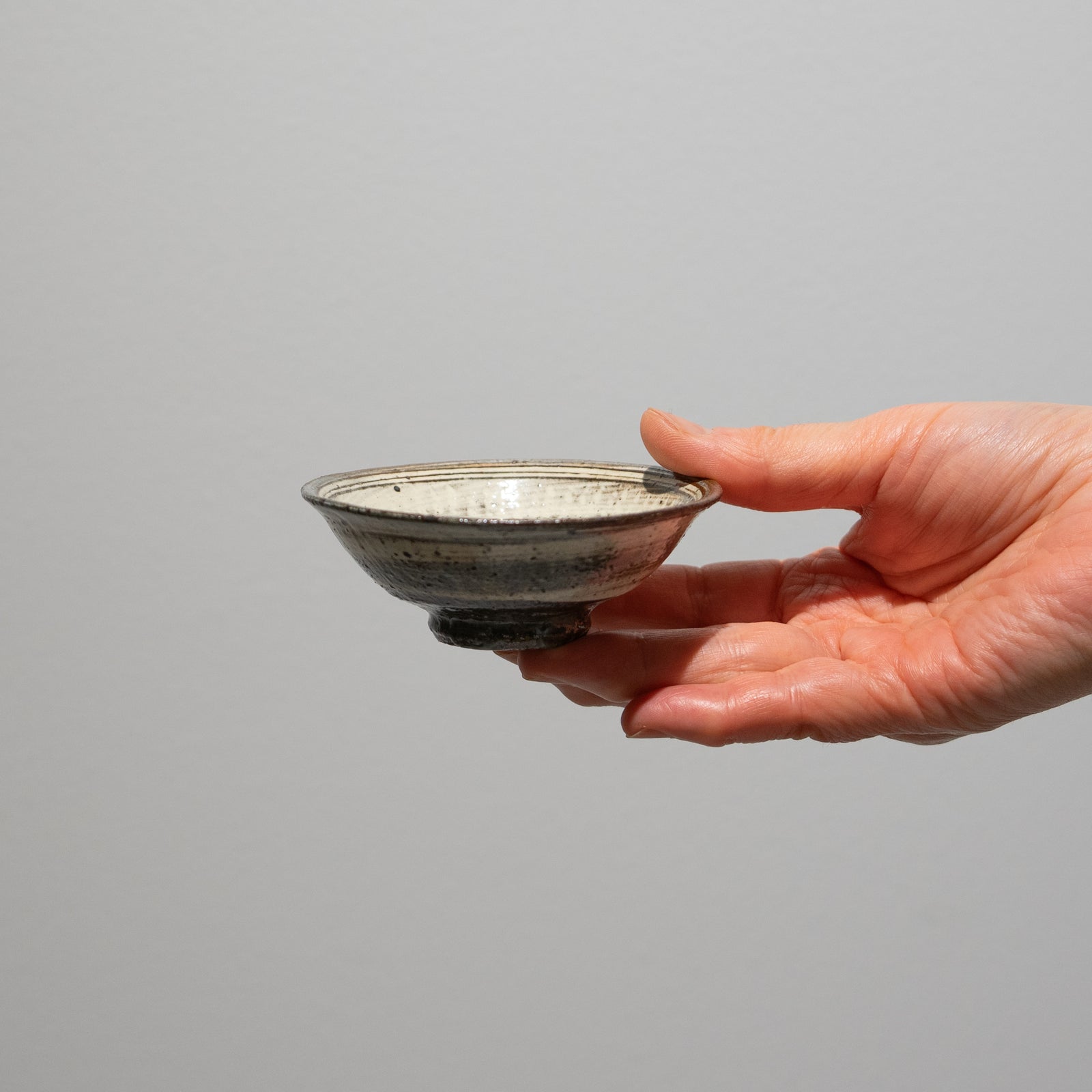 中里太亀 / 三島ぐい呑（一点物） – HULS GALLERY TOKYO | 現代工芸