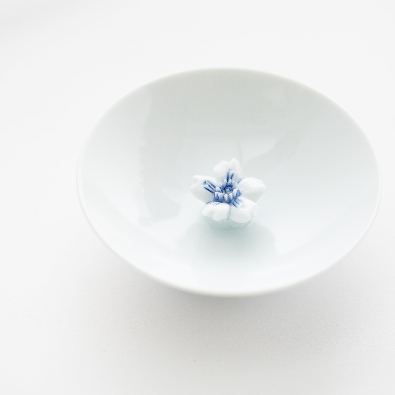 Cherry blossom decoration Sake Cup – HULS GALLERY TOKYO | 現代工芸