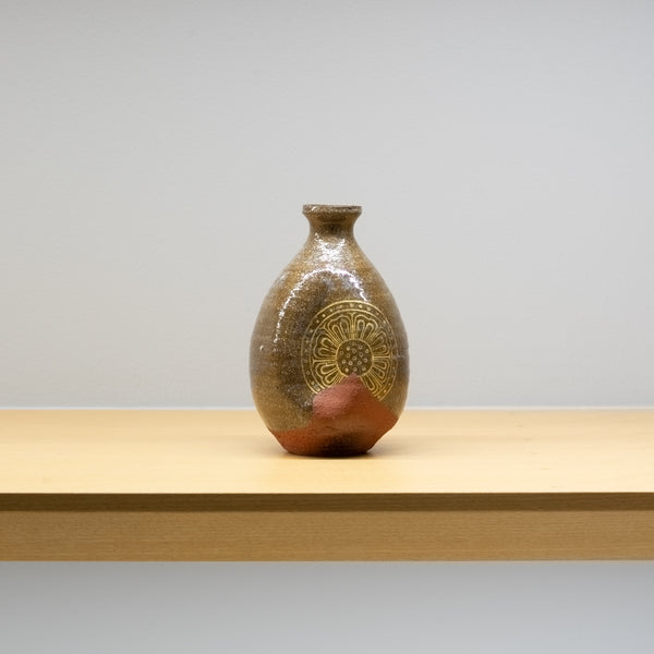 <tc>Hiroki Onishi / Tokkuri Sake Flask (<tc>Yakushiji Temple Tile Pattern)</tc></tc>