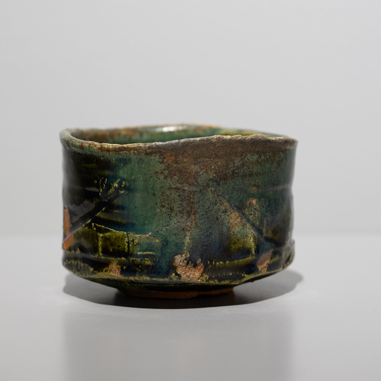 加藤亮太郎　黒織部茶碗　抹茶茶碗 加藤亮太郎 / 織部茶碗（一点物） – HULS GALLERY TOKYO | 現代工芸