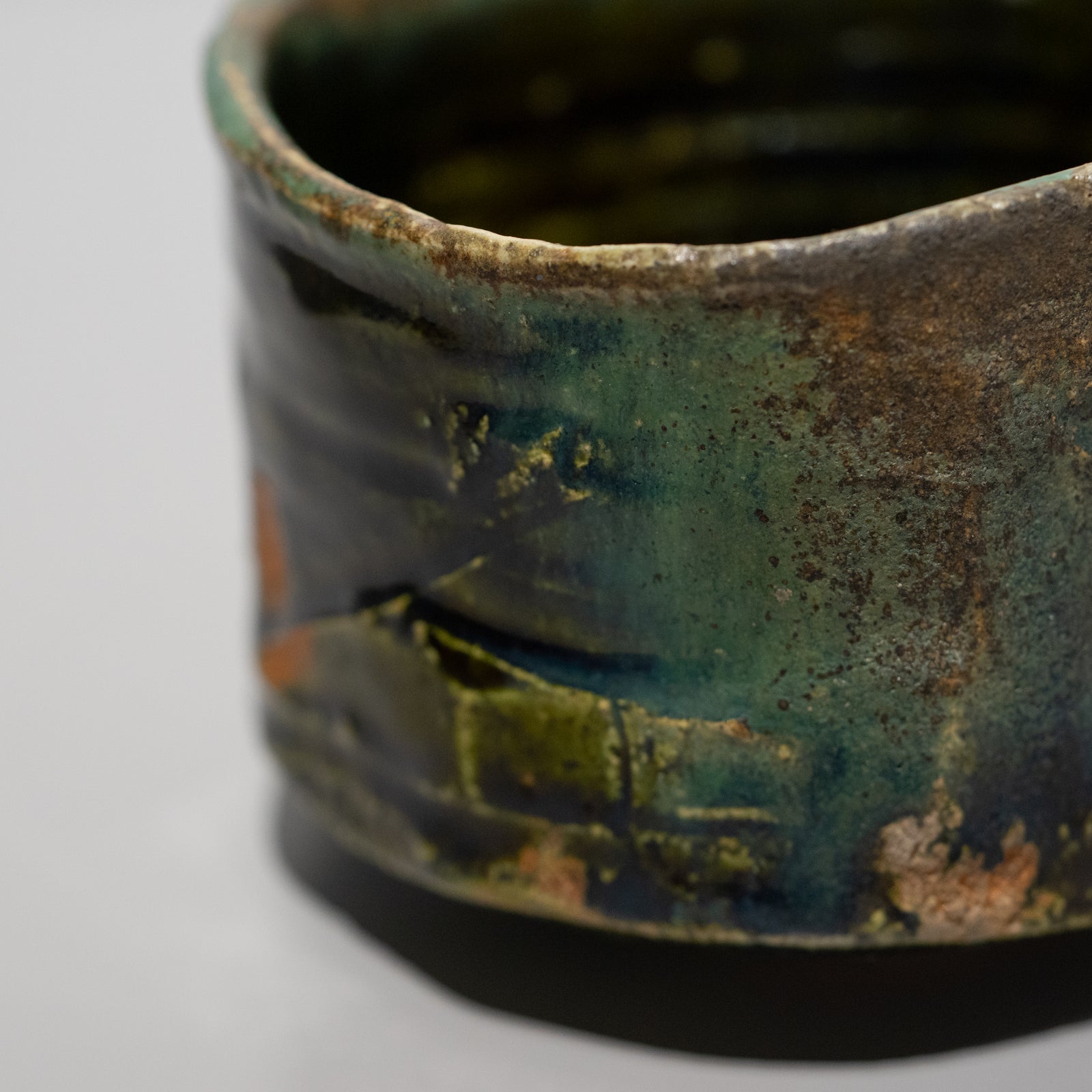 加藤亮太郎　黒織部茶碗　抹茶茶碗 加藤亮太郎 / 織部茶碗（一点物） – HULS GALLERY TOKYO | 現代工芸