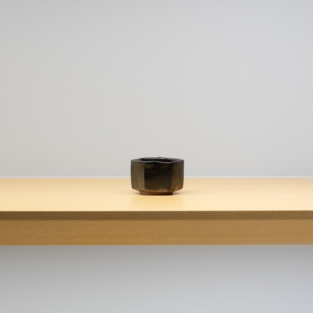鈴木大弓 / 黒高麗六角盃（一点物） – HULS GALLERY TOKYO