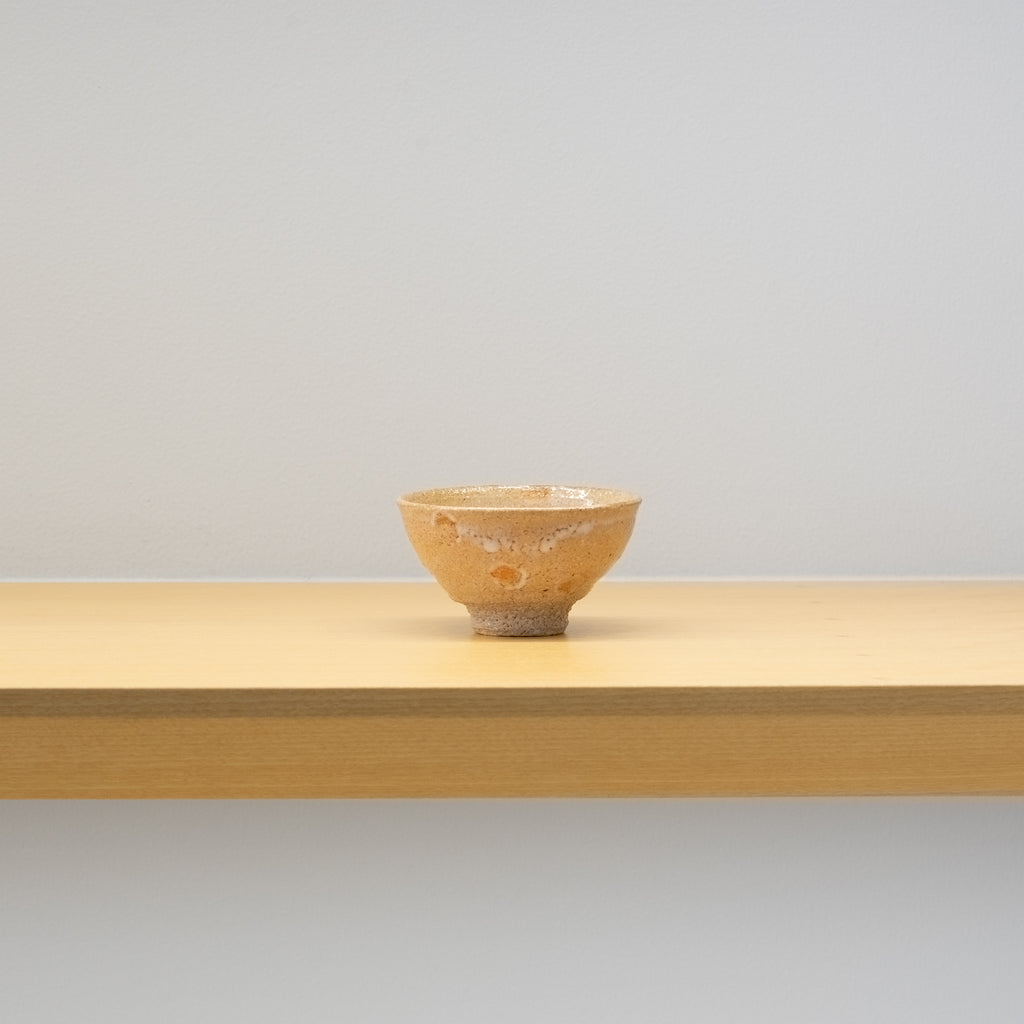 吉野桃李　萩大道ぐい呑 吉野桃李 / 萩 大道井戸盃 A（一点物） – HULS GALLERY TOKYO