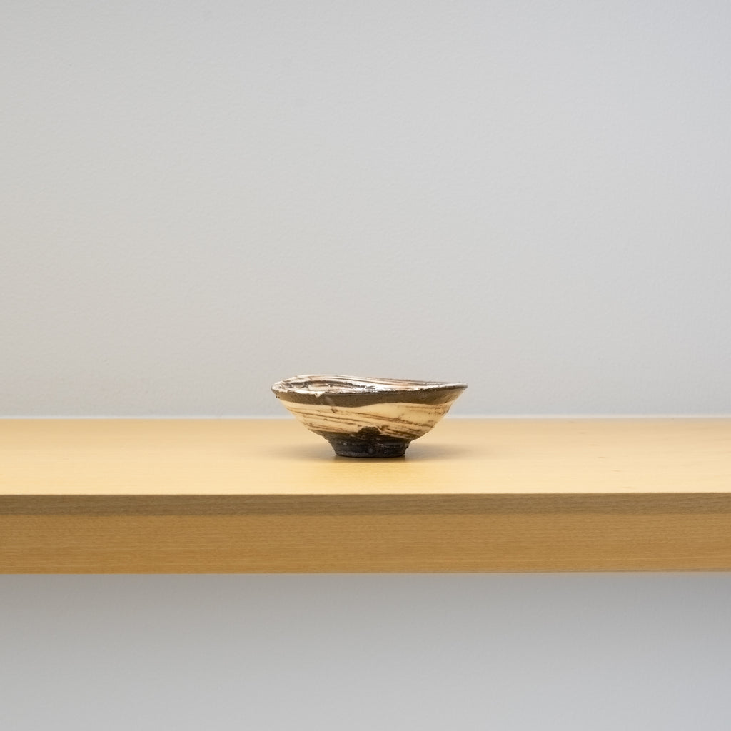 辻村塊　刷毛目盃 辻村塊 / 刷毛目ぐい呑（一点物） – HULS GALLERY TOKYO | 現代