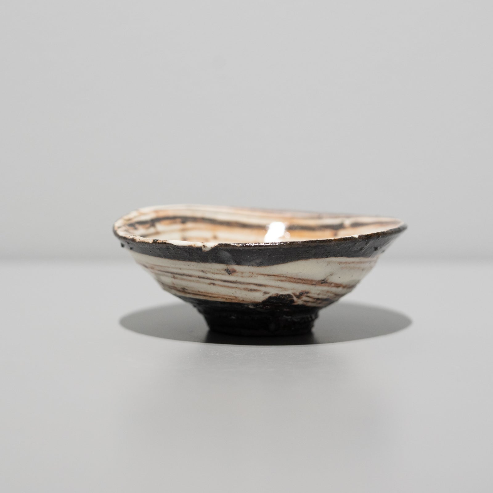 刷毛目ぐい呑（辻村塊）Hakeme Sake Cup（Kai Tsujimura