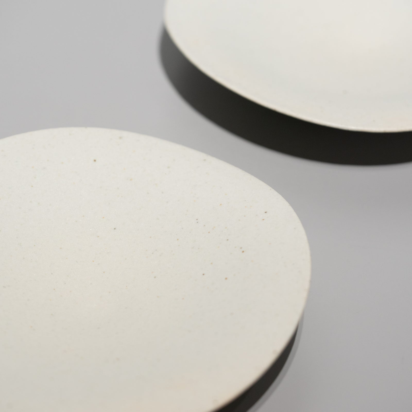 岩佐昌昭 / 平皿5寸 白 – HULS GALLERY TOKYO | 現代工芸ギャラリー