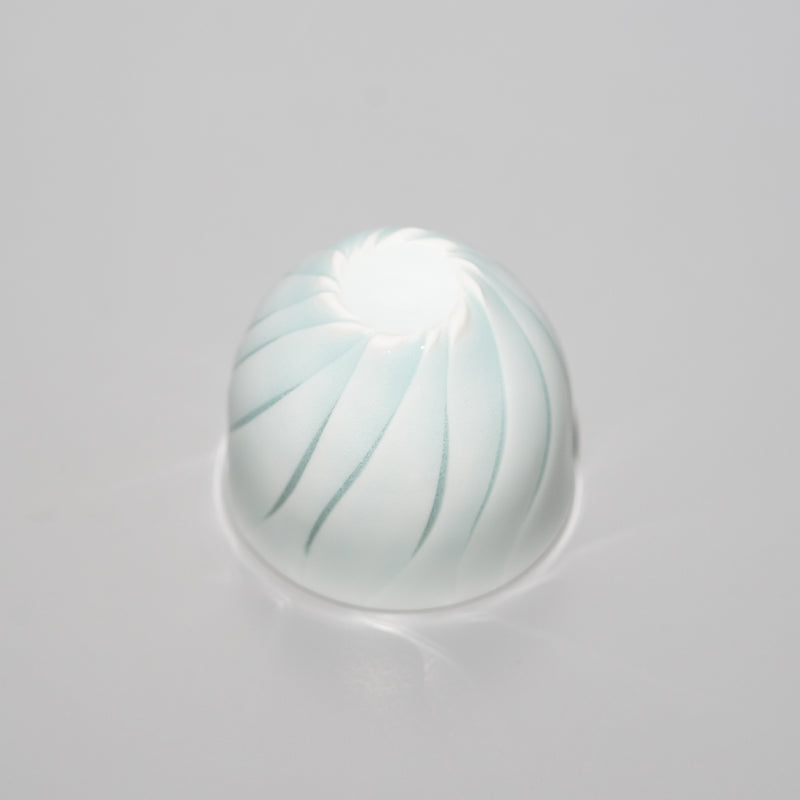 <tc>Hiroshi Taruta / Sake Cup - Dressed in the Light</tc>