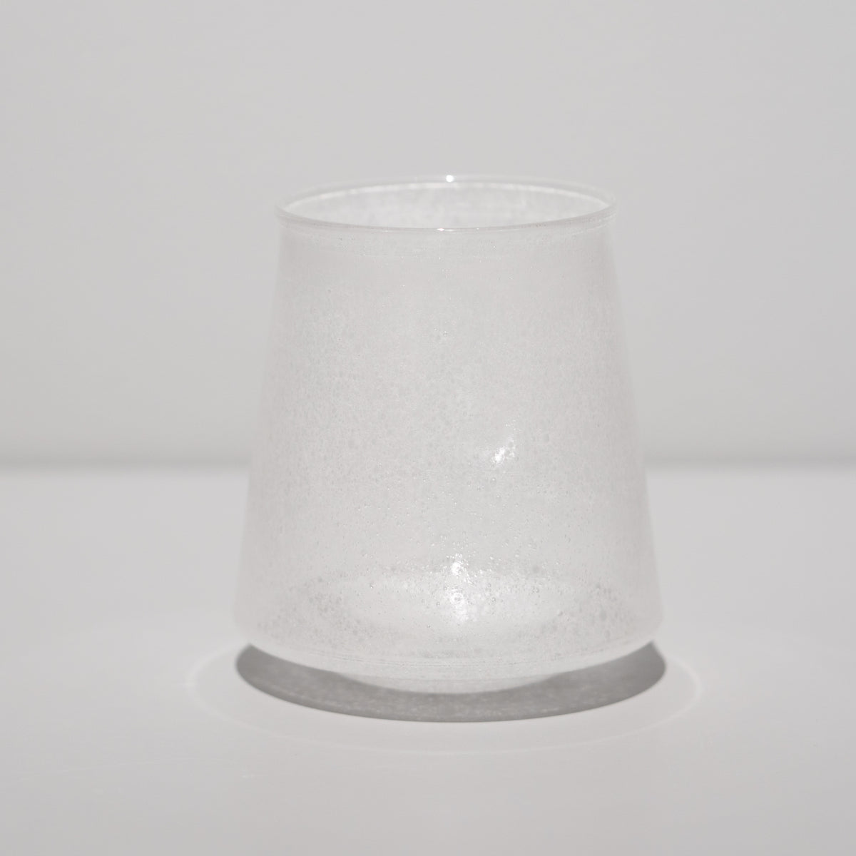宙吹きガラス プラチナ箔流水紋花器 高橋克典 作 ガラス花瓶 花器 新商品 - HULS GALLERY オンラインストア – HULS GALLERY TOKYO | 現代