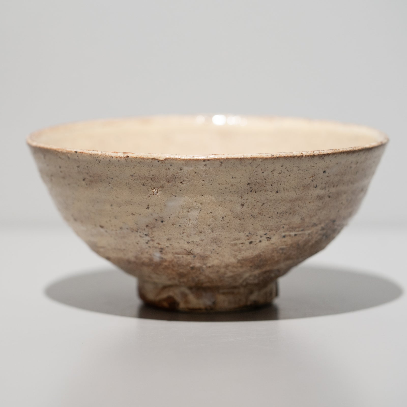 坂倉新兵衛 / 大道粉引茶碗（一点物） – HULS GALLERY TOKYO | 現代