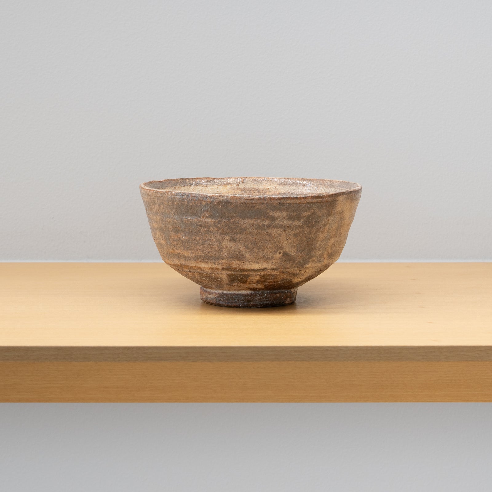 坂倉新兵衛 / 大道粉引平茶碗（一点物） – HULS GALLERY TOKYO | 現代