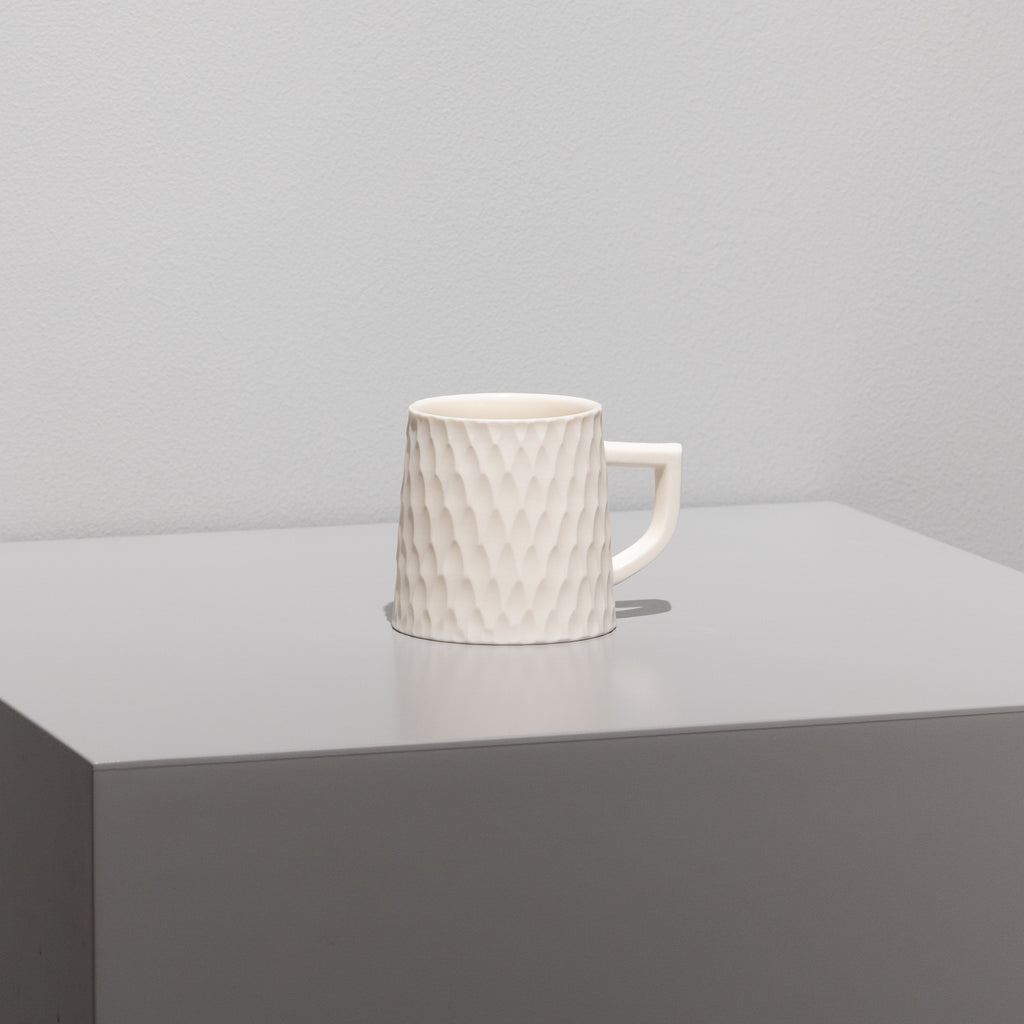 安藤良輔 / Lマグ 彫紋焼き締め – HULS GALLERY TOKYO | 現代工芸
