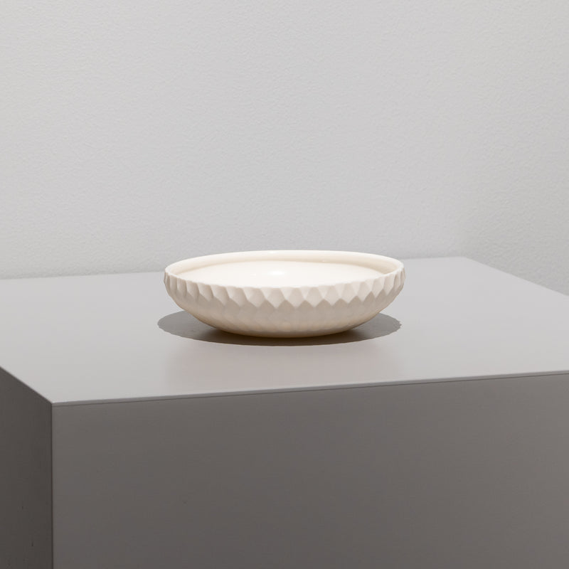 安藤良輔 / 彫紋浅鉢 中 焼き締め – HULS GALLERY TOKYO | 現代工芸