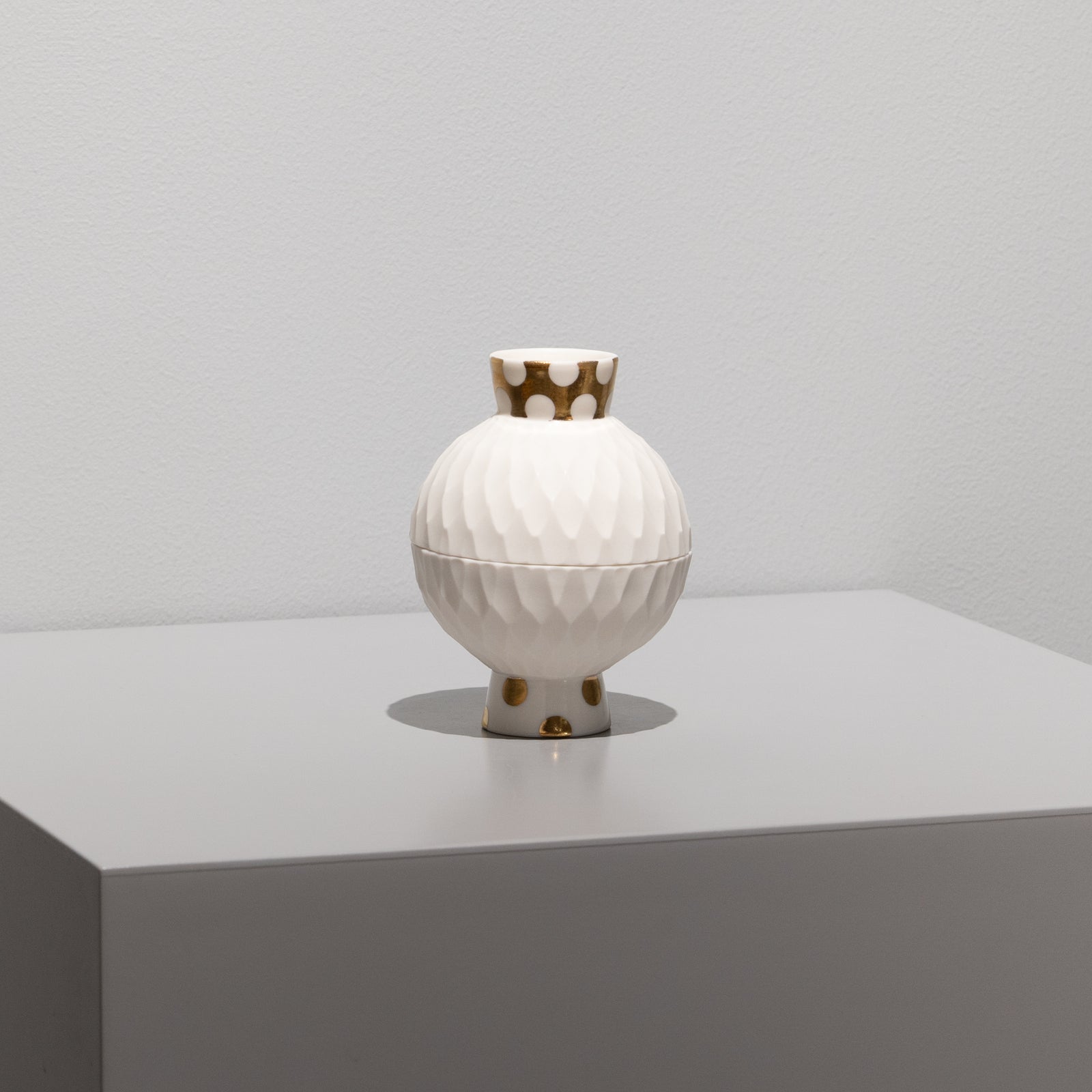 安藤良輔 / 球蓋物 金彩 – HULS GALLERY TOKYO | 現代工芸ギャラリー