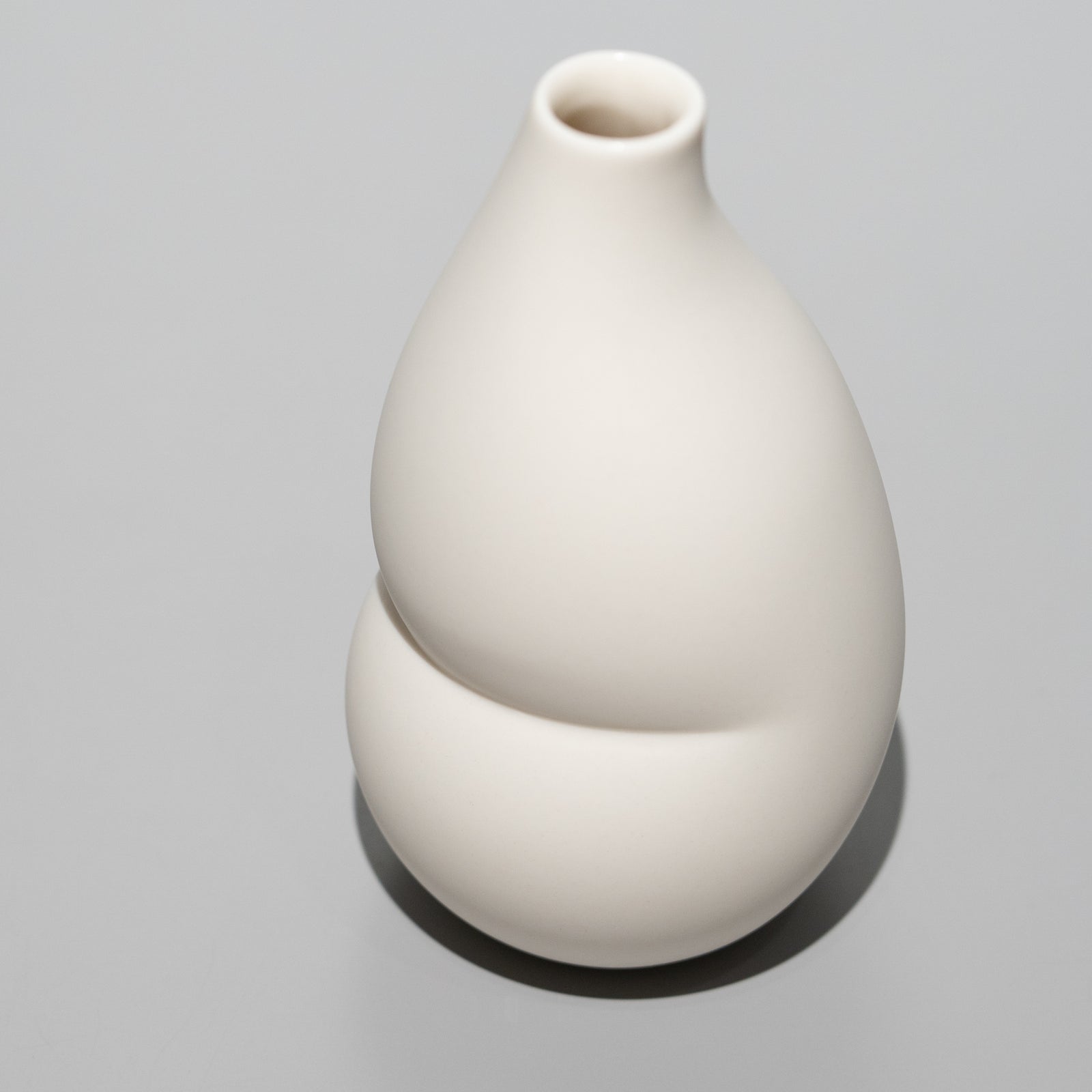 安藤良輔 / oshiri 花入れ 縦 – HULS GALLERY TOKYO | 現代工芸ギャラリー