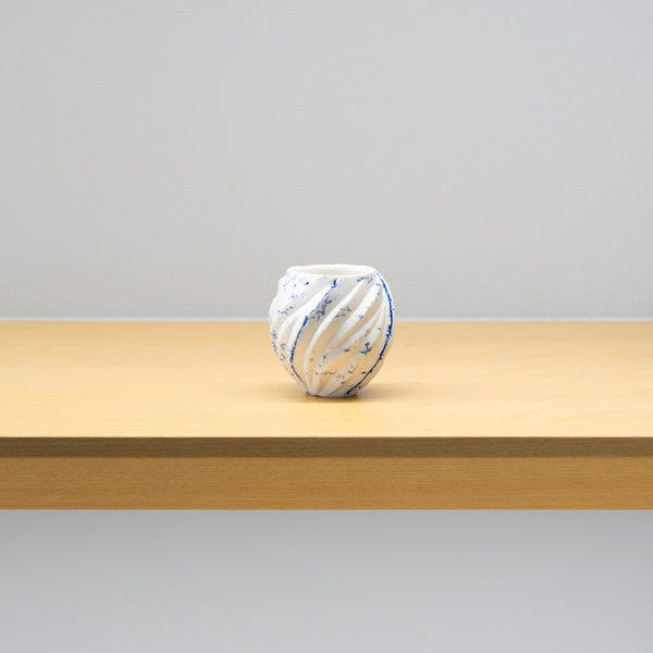 <tc>Nami Takahashi / White Sake Cup with Gosu</tc>