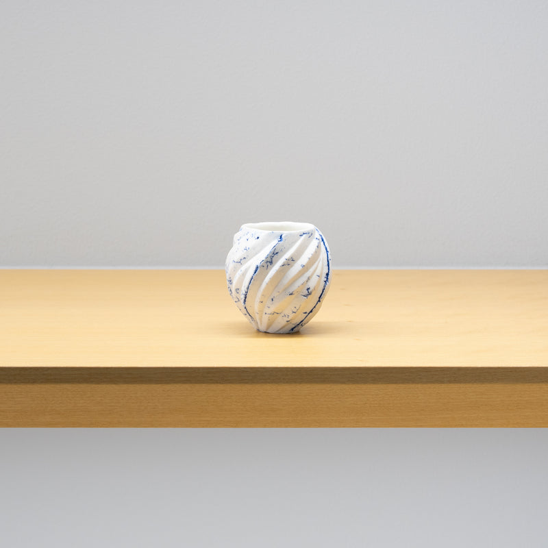 <tc>Nami Takahashi / White Sake Cup with Gosu</tc>