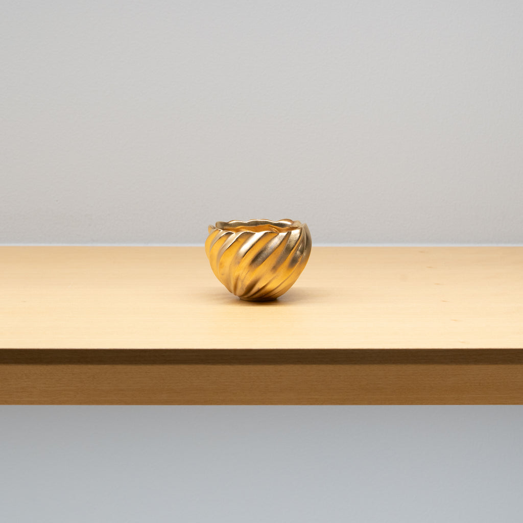 高橋奈己 / 金彩盃（一点物） – HULS GALLERY TOKYO | 現代工芸ギャラリー