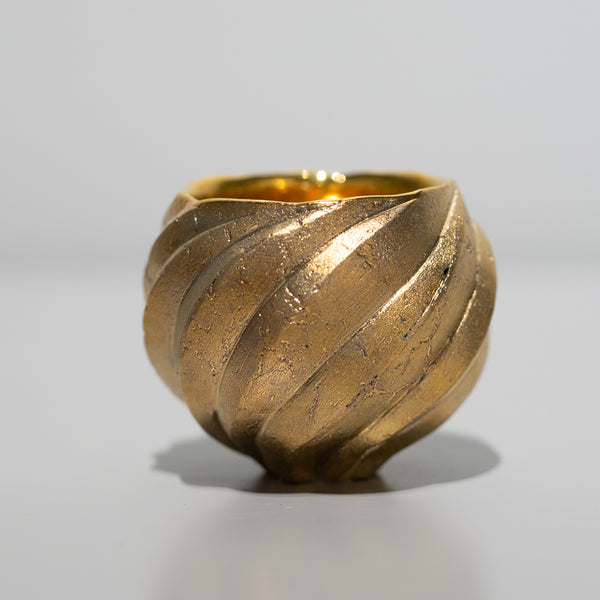 <tc>Nami Takahashi / Gold sake cup with Gosu</tc>