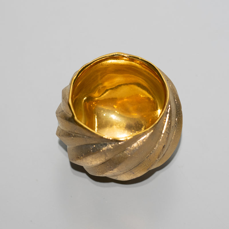 <tc>Nami Takahashi / Gold sake cup with Gosu</tc>