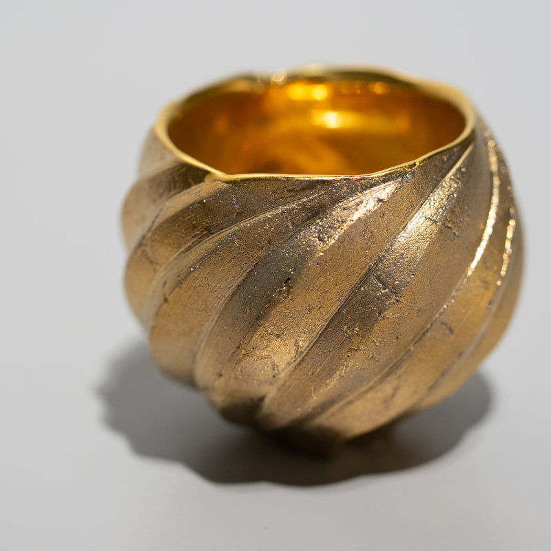 <tc>Nami Takahashi / Gold sake cup with Gosu</tc>