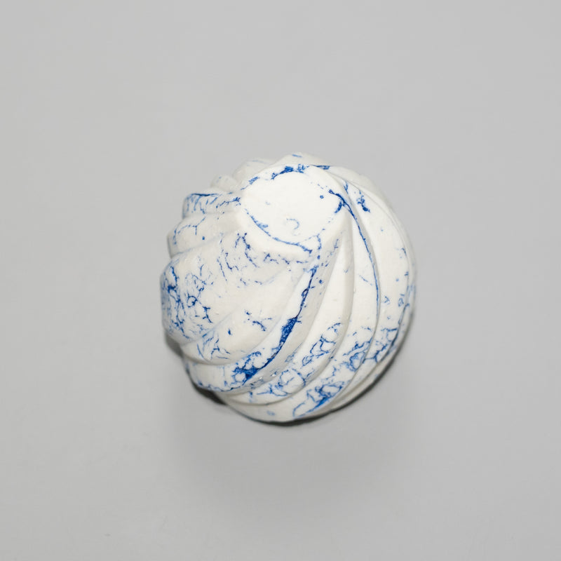 <tc>Nami Takahashi / White Sake Cup with Gosu</tc>