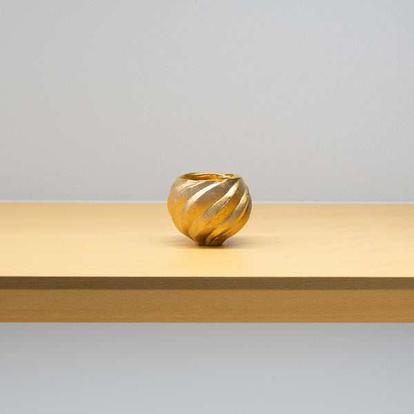<tc>Nami Takahashi / Gold sake cup with Gosu</tc>