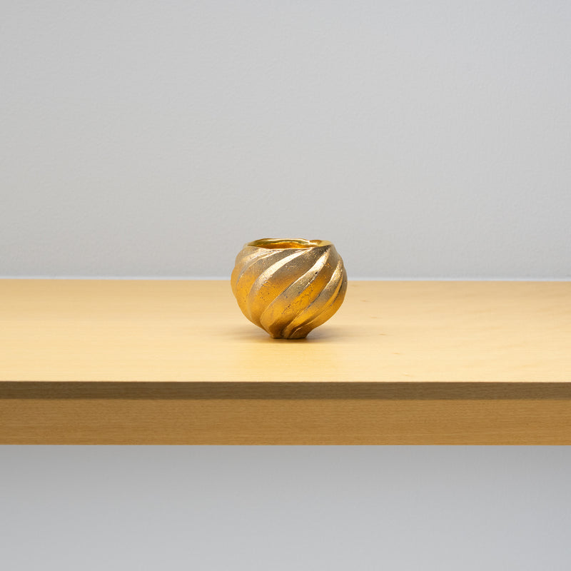 <tc>Nami Takahashi / Gold sake cup with Gosu</tc>