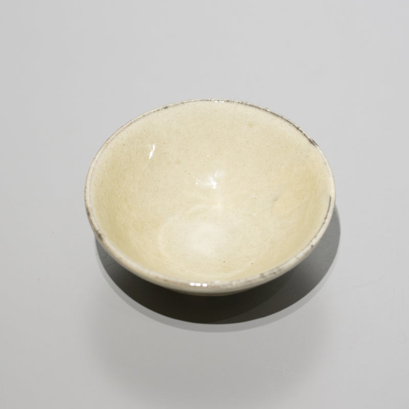 中里健太 / 粉引ぐい呑（一点物） – HULS GALLERY TOKYO | 現代工芸