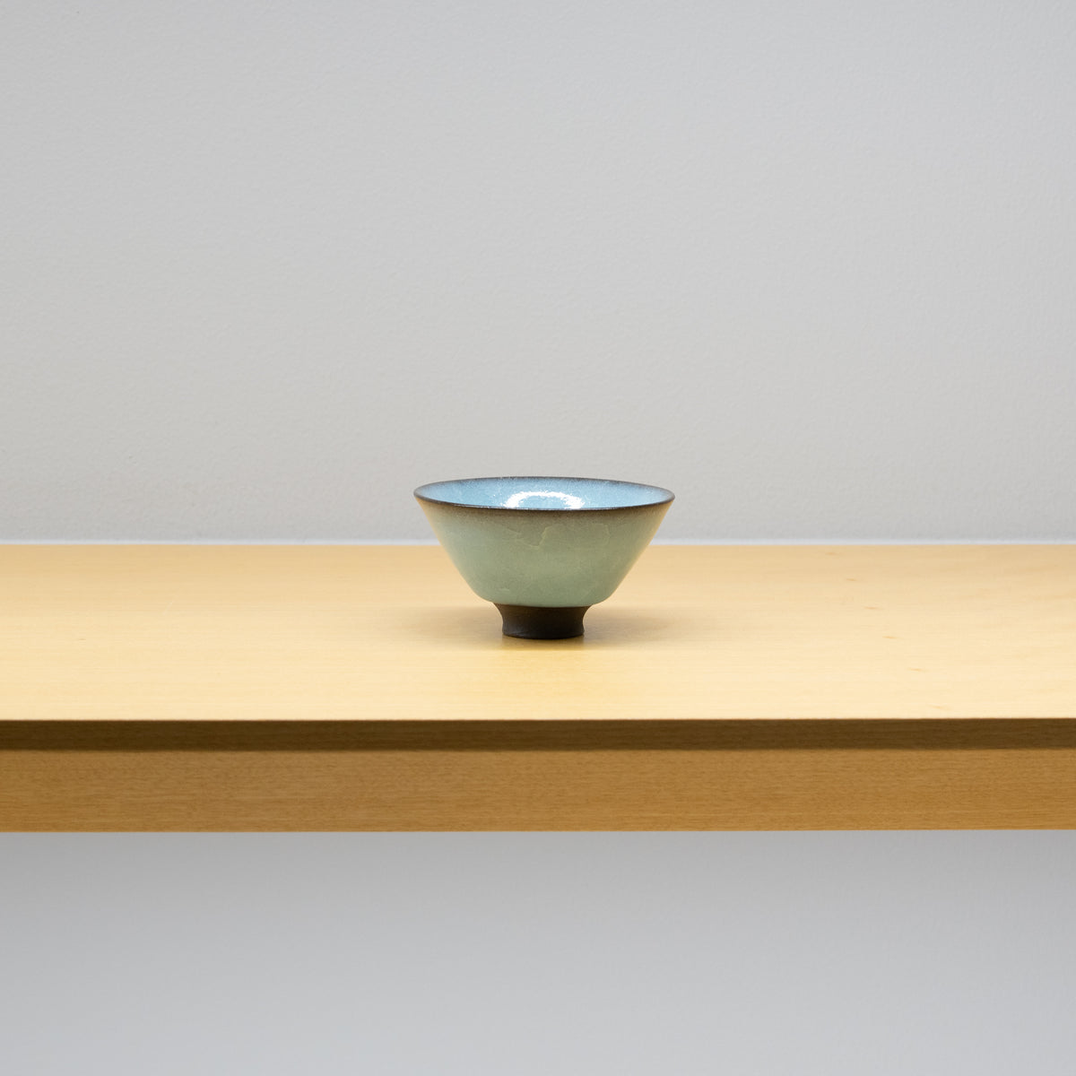 陶芸作品 取手付き酒器(1点もの) 作家:「哲瓶」 酒器・ぐい呑(一点物)- HULS GALLERY オンラインストア – HULS